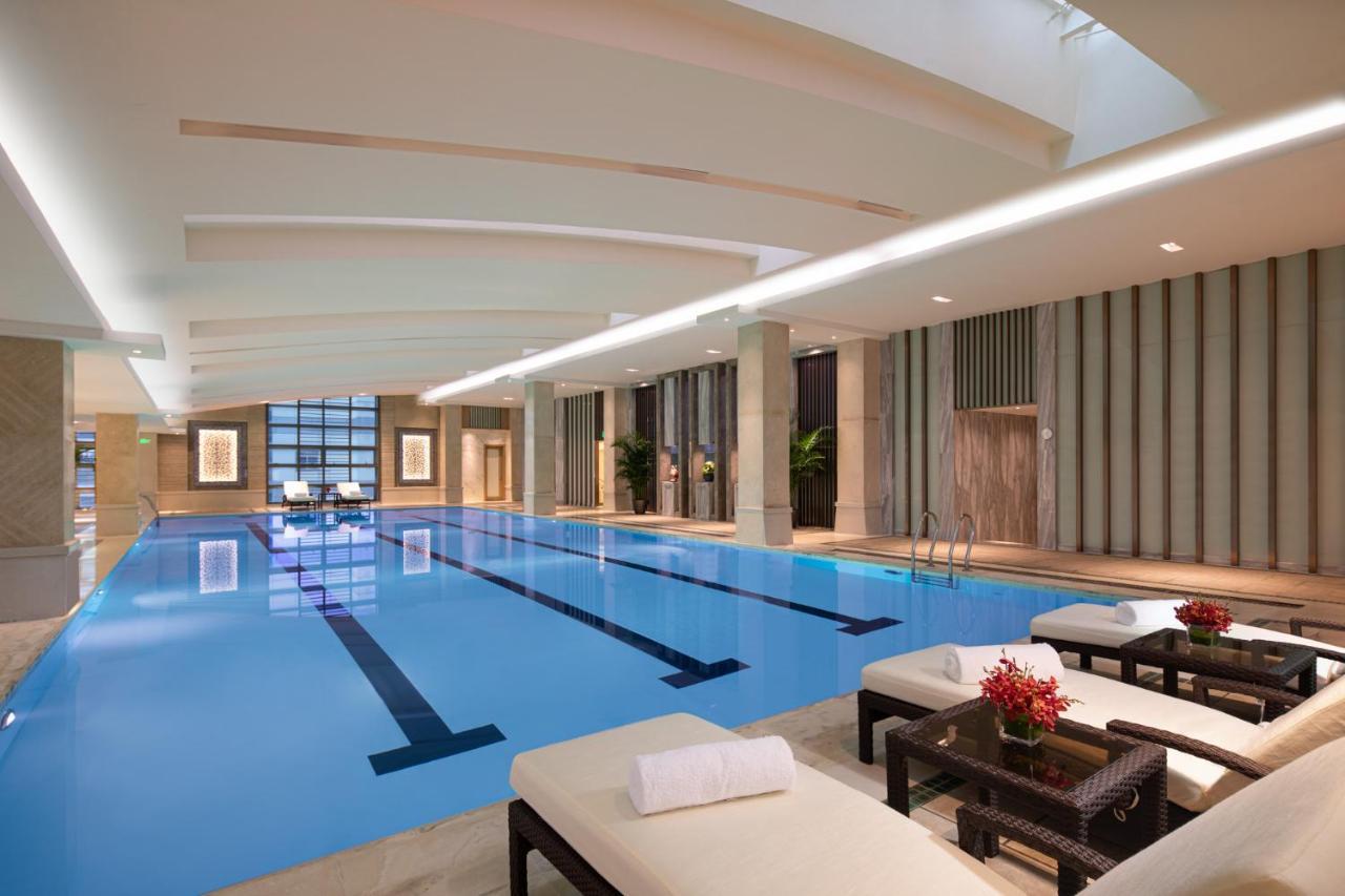 Crowne Plaza Shanghai Nanjing Road By Ihg Exteriör bild The pool at the spa