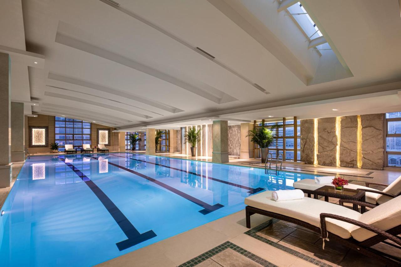 Crowne Plaza Shanghai Nanjing Road By Ihg Exteriör bild The pool at the Mandarin Oriental, Beijing