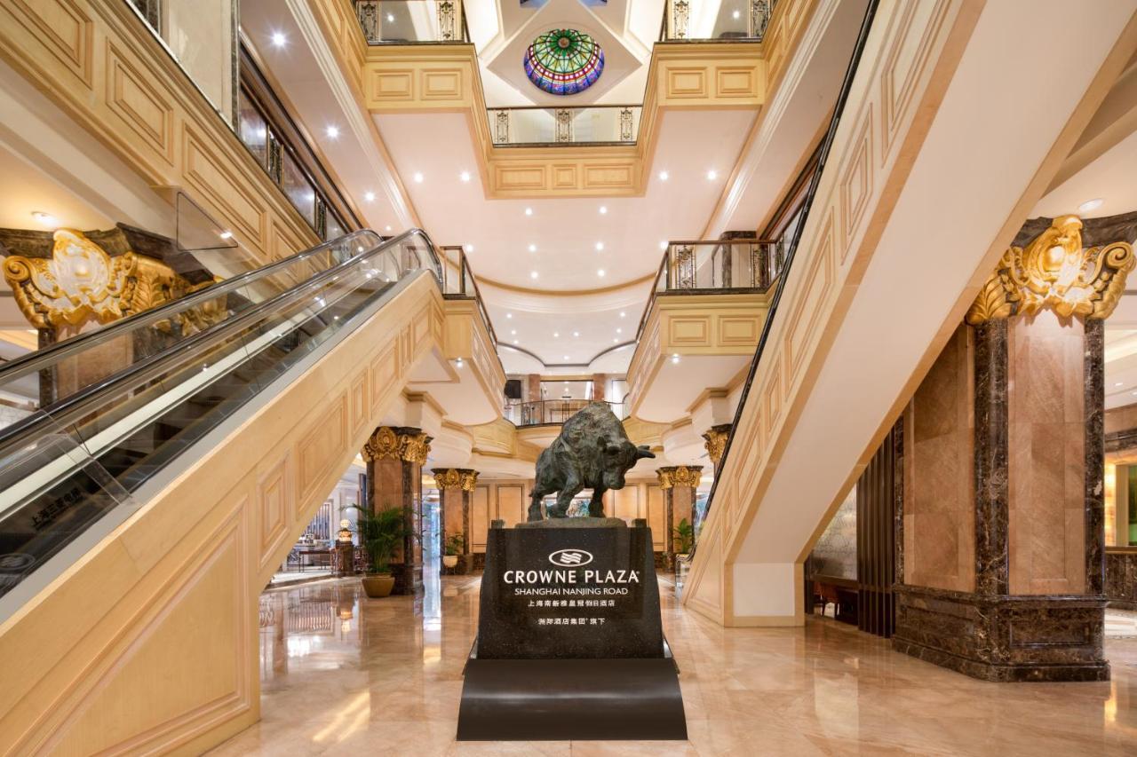 Crowne Plaza Shanghai Nanjing Road By Ihg Exteriör bild The Crown Plaza Hotel