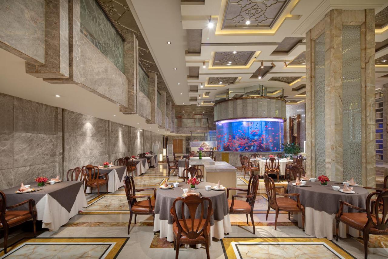 Crowne Plaza Shanghai Nanjing Road By Ihg Exteriör bild The restaurant