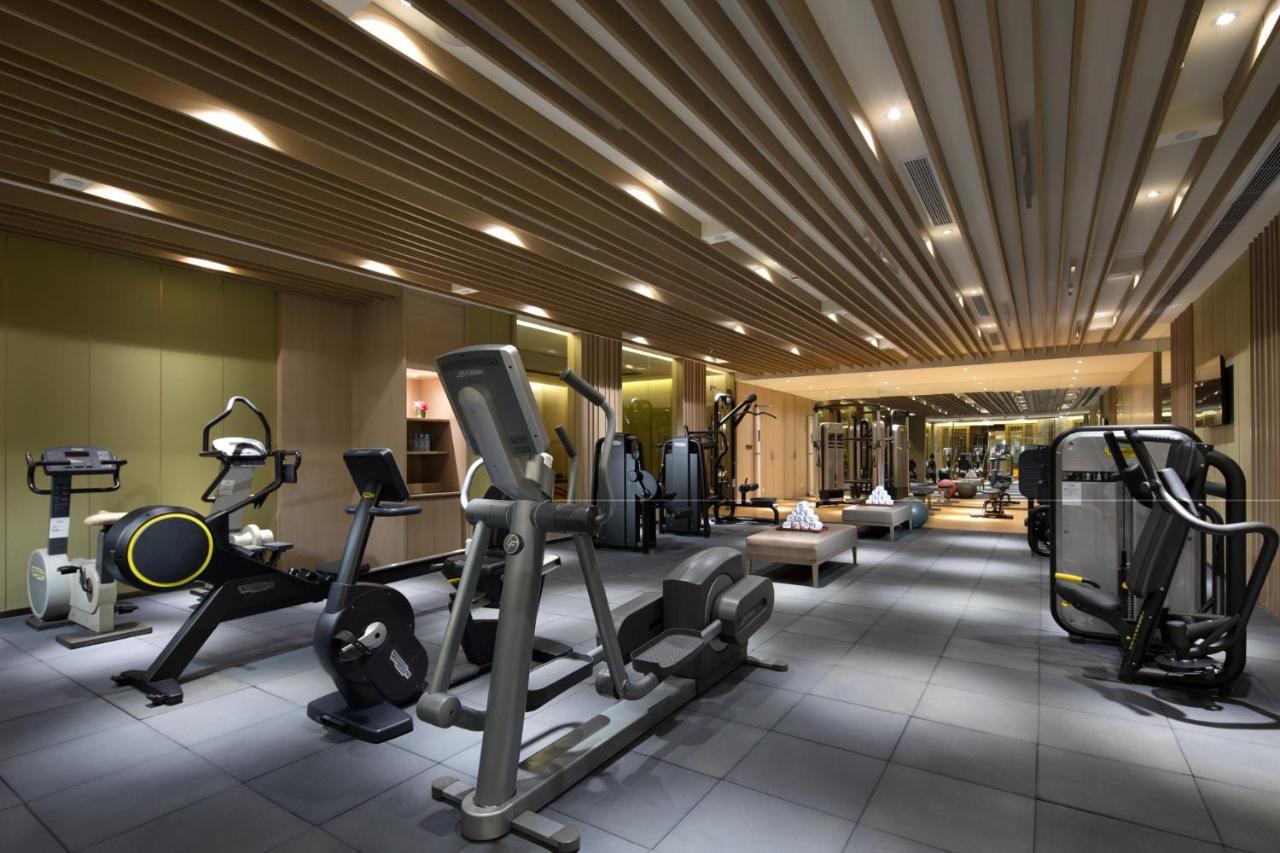 Crowne Plaza Shanghai Nanjing Road By Ihg Exteriör bild The gym at The Landmark