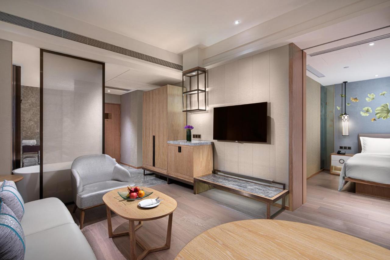 Crowne Plaza Shanghai Nanjing Road By Ihg Exteriör bild Deluxe Suite