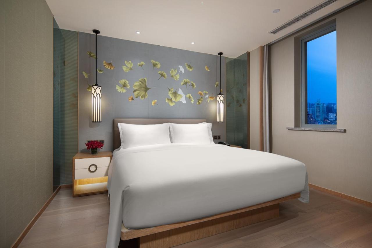 Crowne Plaza Shanghai Nanjing Road By Ihg Exteriör bild Deluxe Suite