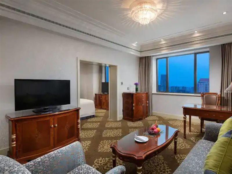 Crowne Plaza Shanghai Nanjing Road By Ihg Exteriör bild A suite at the hotel