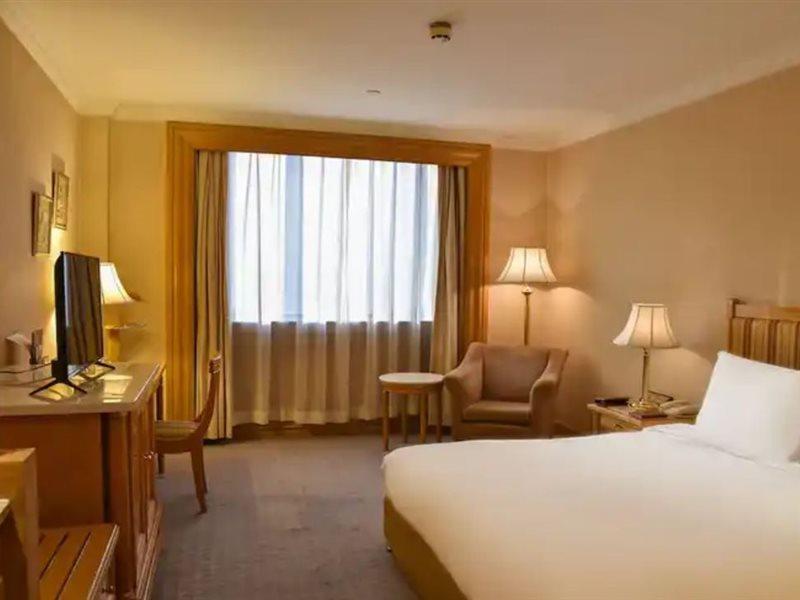 Crowne Plaza Shanghai Nanjing Road By Ihg Exteriör bild A room at the hotel