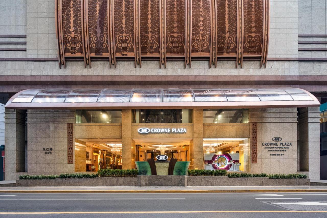 Crowne Plaza Shanghai Nanjing Road By Ihg Exteriör bild The entrance of the hotel