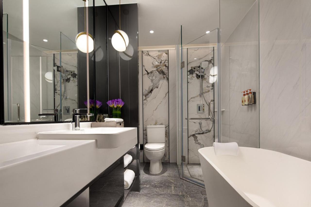 Crowne Plaza Shanghai Nanjing Road By Ihg Exteriör bild Bathroom