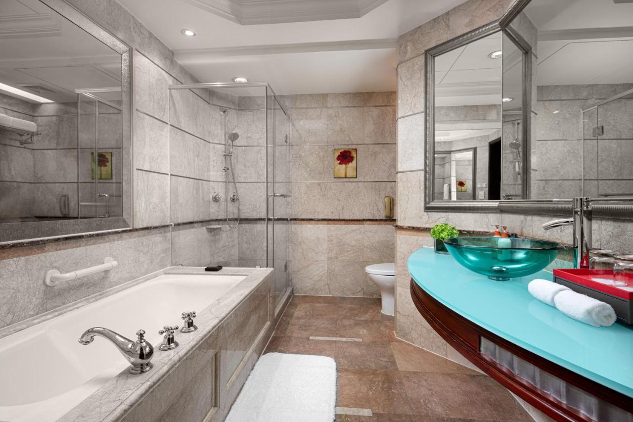 Crowne Plaza Shanghai Nanjing Road By Ihg Exteriör bild Bathroom