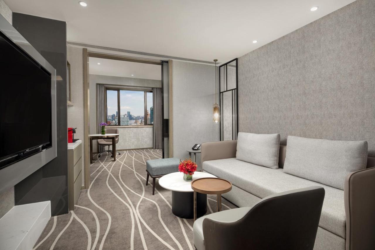 Crowne Plaza Shanghai Nanjing Road By Ihg Exteriör bild A suite at the hotel