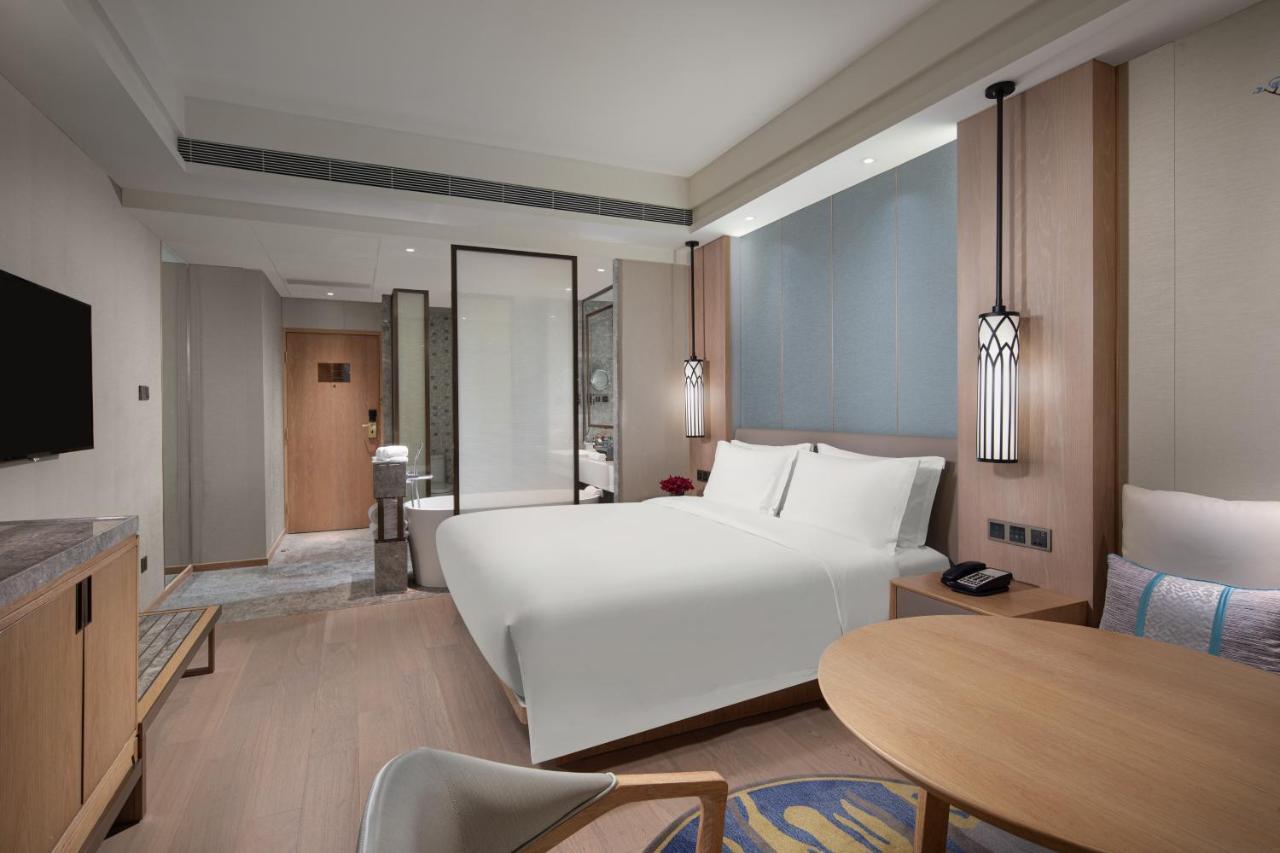 Crowne Plaza Shanghai Nanjing Road By Ihg Exteriör bild Deluxe Room