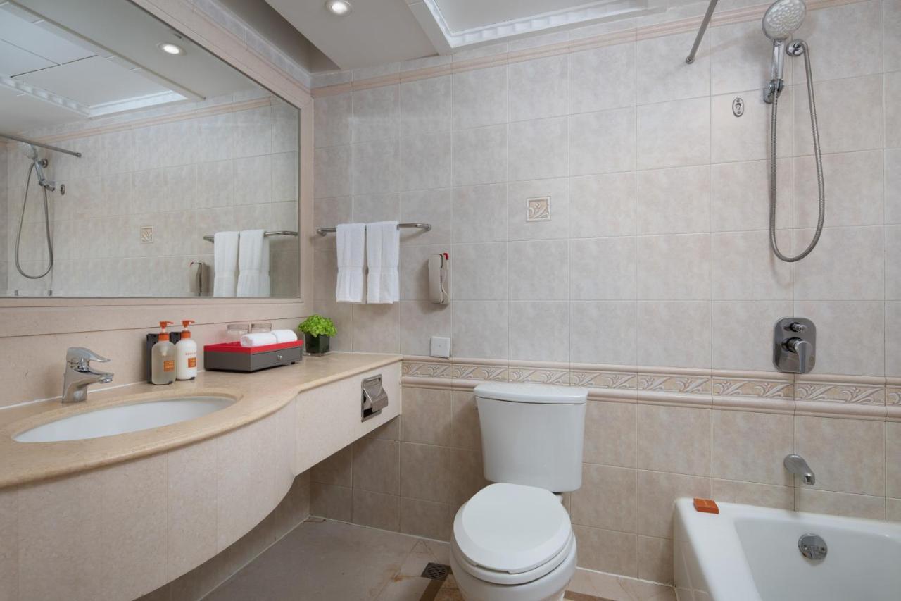 Crowne Plaza Shanghai Nanjing Road By Ihg Exteriör bild Bathroom