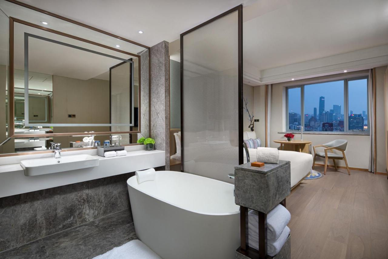 Crowne Plaza Shanghai Nanjing Road By Ihg Exteriör bild Deluxe Suite